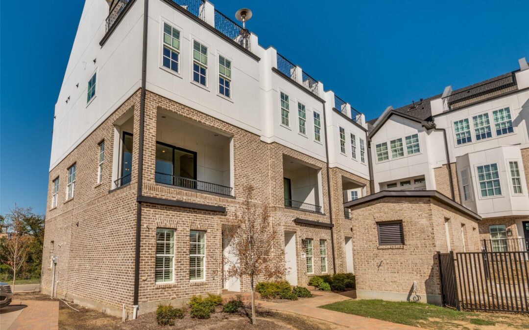 Sophisticated Medical District Smart Townhome – 2114 Wenge Lane